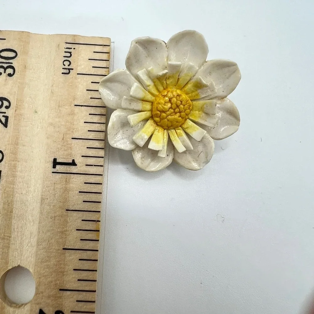 Vintage White Yellow Daisy Flower Clip On Earrings Mid Century Floral Jewelry